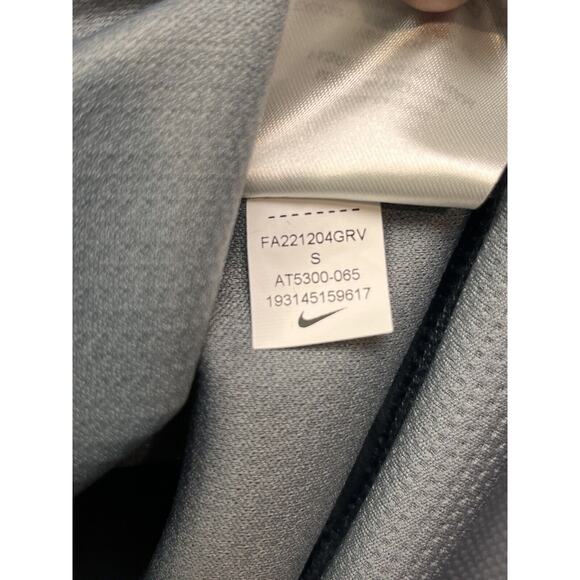 Furman Paladins Jacket Womens Small Gray Purple Nike NCAA Basketball Logo - Picture 9 of 10